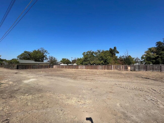 Hidden Oaks in Sacramento, CA - Building Photo - Building Photo