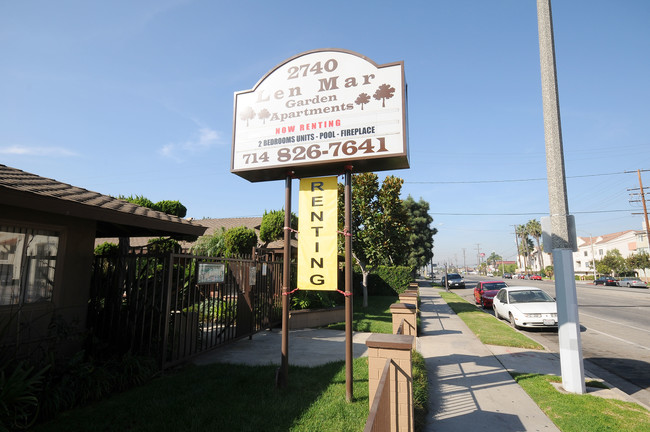 Len Mar Garden Apartments in Anaheim, CA - Building Photo - Building Photo