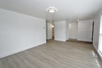 3911 S Minuteman Way in Boise, ID - Building Photo - Building Photo
