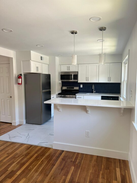 505 Adams Ln in North Brunswick, NJ - Building Photo