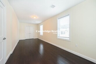 5 Malvern Ter in Medford, MA - Building Photo - Building Photo