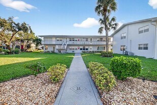46 Waltham B in West Palm Beach, FL - Building Photo