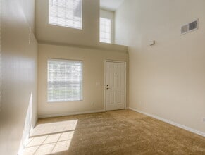 2217 Heathwood Cir in Orlando, FL - Building Photo - Building Photo