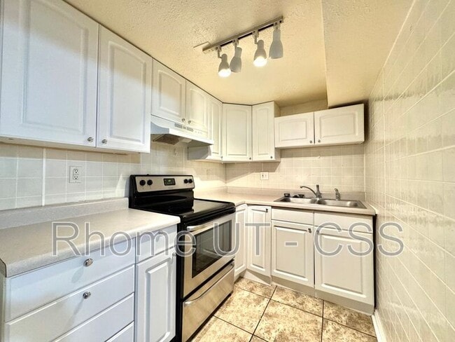 4274 S 2300 E in Holladay, UT - Building Photo - Building Photo