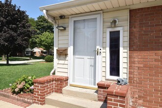 554 Robertson St in Wauwatosa, WI - Building Photo - Building Photo