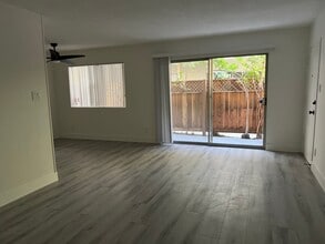 Dorridge 03-LA in Los Angeles, CA - Building Photo - Interior Photo