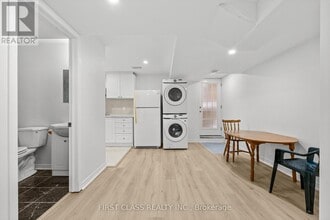 5554 Churchill Meadows Blvd in Mississauga, ON - Building Photo - Building Photo