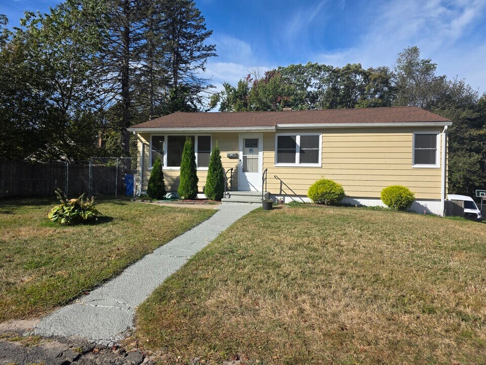 187 Celia Dr in Waterbury, CT - Building Photo