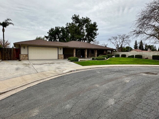 9913 Spring Oak Dr in Bakersfield, CA - Building Photo - Building Photo