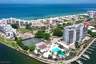 2400 Gulf Shore Blvd N in Naples, FL - Building Photo - Building Photo