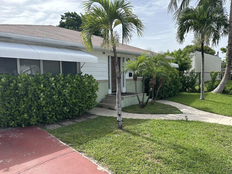 727 S M St in Lake Worth, FL - Building Photo