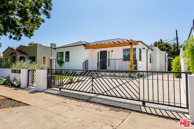 property at 2517 Federal Ave