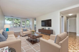 Champlain Towers in Ottawa, ON - Building Photo