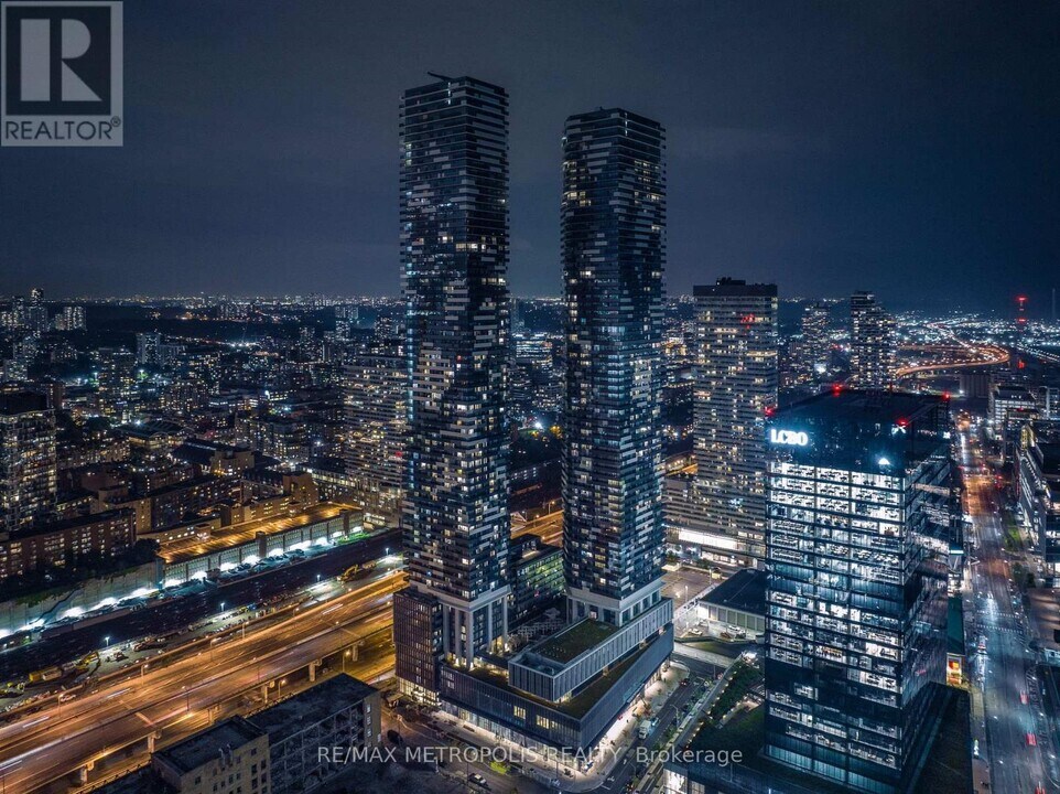 138 Downes St in Toronto, ON - Building Photo