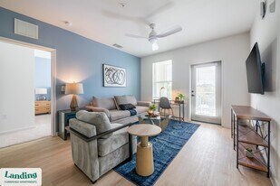 100 Wilton Cir, Unit 50-205 in Palm Coast, FL - Building Photo