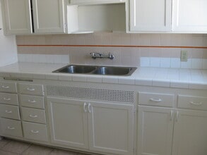 5934 Cahuenga Blvd, Unit 5930 in Los Angeles, CA - Building Photo - Building Photo
