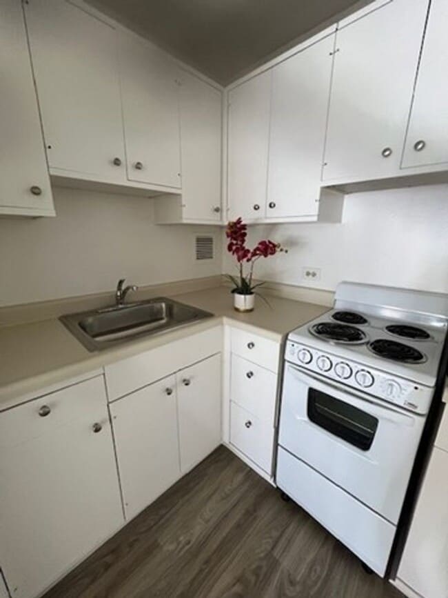 property at 1415 Victoria St
