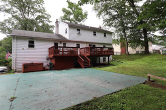 8 Sweet Brier Dr in Ballston Lake, NY - Building Photo - Building Photo