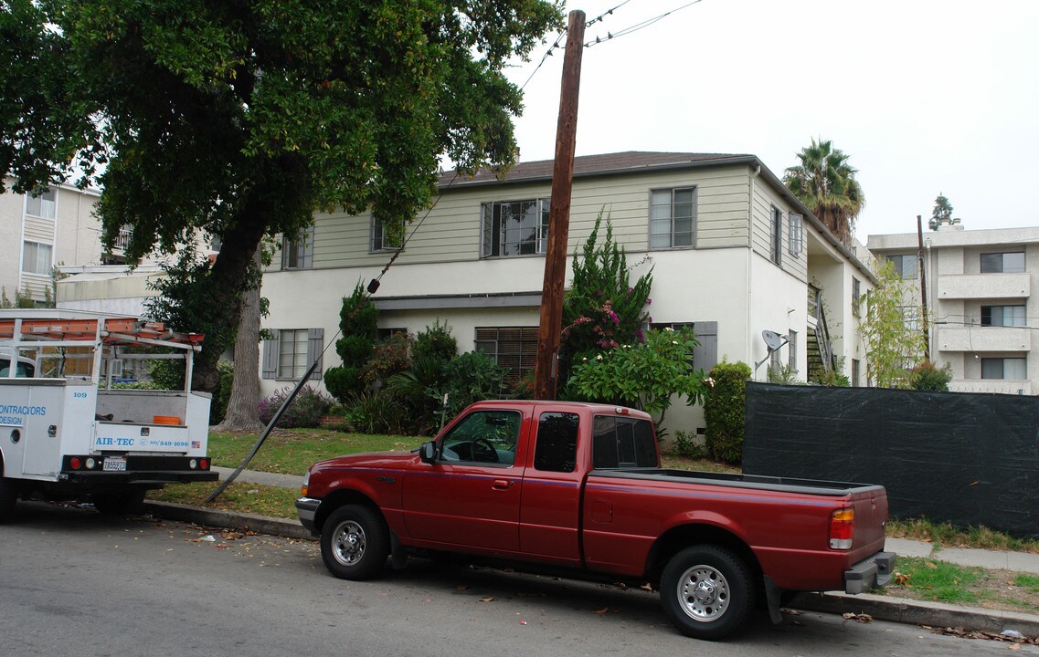 1660-1664 Greenfield Ave in Los Angeles, CA - Building Photo