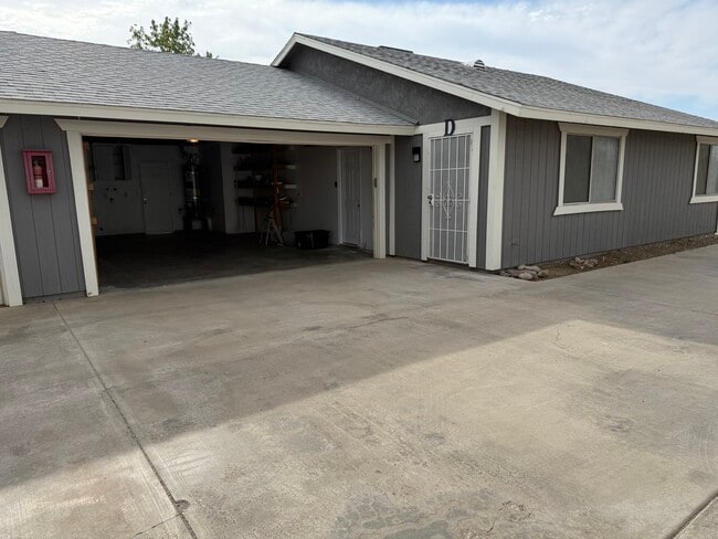 13965 Smoketree St, Unit D