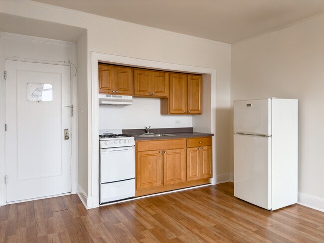 3335 W Diversey Ave in Chicago, IL - Building Photo - Building Photo