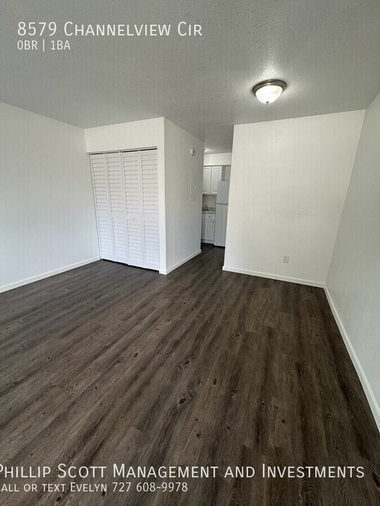 8579 Channelview Cir in Tampa, FL - Building Photo