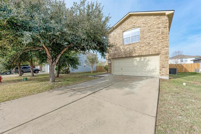 12740 Bella Pkwy in Manor, TX - Foto de edificio - Building Photo