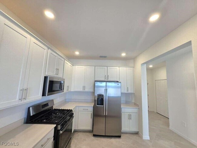 14911 White Pearl Rd in Punta Gorda, FL - Building Photo - Building Photo