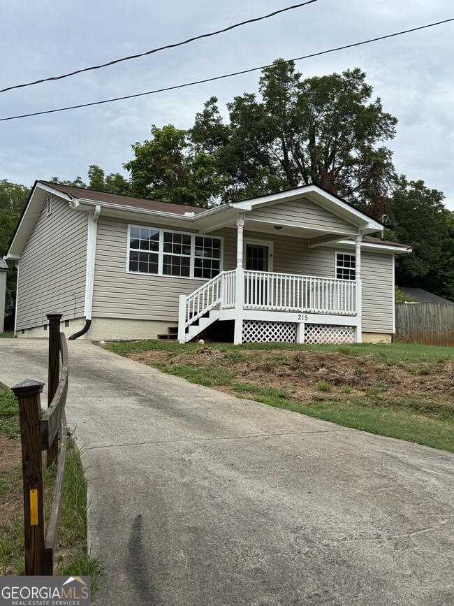 215 Arcadia St in Dahlonega, GA - Foto de edificio - Building Photo