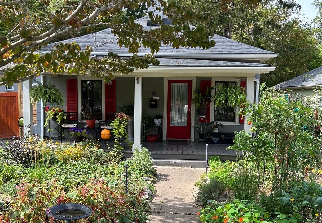 16 Murdock Ave in Asheville, NC - Foto de edificio