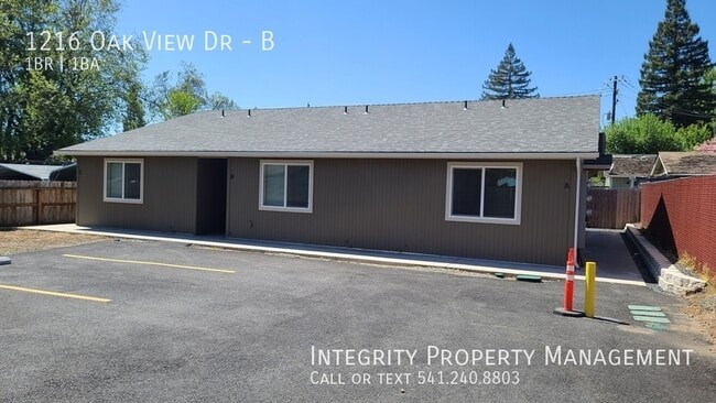 property at 1216 Oak View Dr
