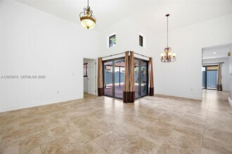 561 SW 87th Ct in Miami, FL - Building Photo - Building Photo