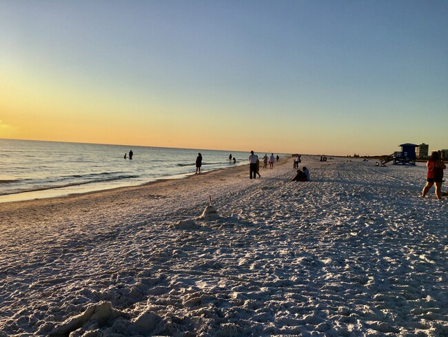 1900 Manasota Beach Rd in Englewood, FL - Building Photo - Building Photo