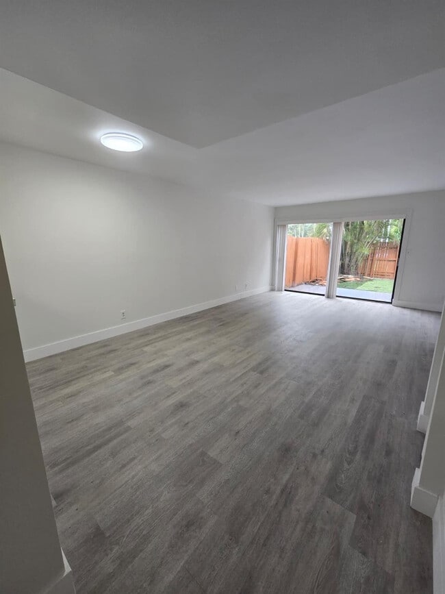 7743 Balboa St in Sunrise, FL - Foto de edificio - Building Photo