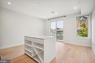 2466 Ontario Rd NW-Unit -4 in Washington, DC - Building Photo - Building Photo
