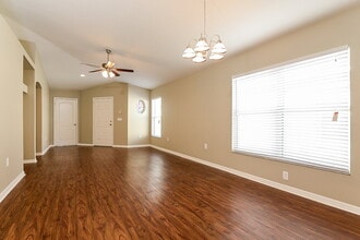 1533 Marsh Wood Dr in Seffner, FL - Foto de edificio - Building Photo