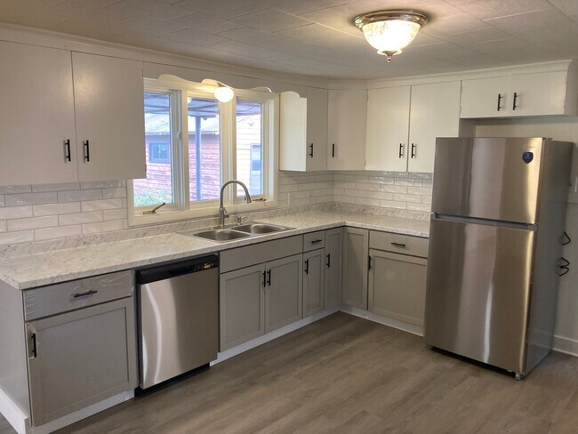 5534 Trenton Rd in Utica, NY - Building Photo - Building Photo