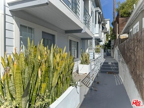 3003 3rd St in Santa Monica, CA - Building Photo - Building Photo