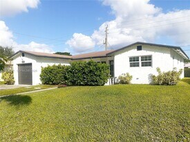 2109 N Park Rd in Hollywood, FL - Building Photo