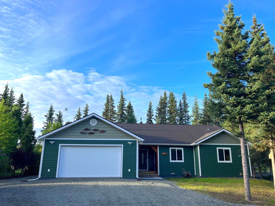 35765 Betty Lou Dr in Sterling, AK - Building Photo