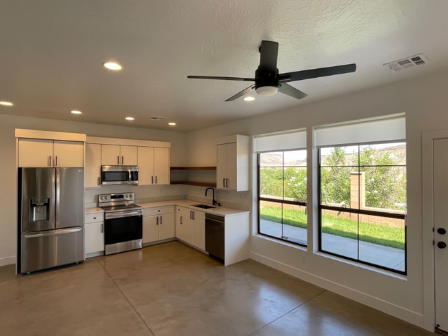 property at 676 676 W Lava Pointe Dr