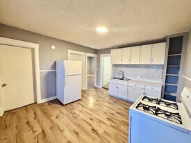 109 Birch St in Lewiston, ME - Building Photo