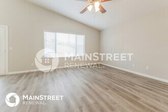 9008 W Yale St in Phoenix, AZ - Foto de edificio - Building Photo