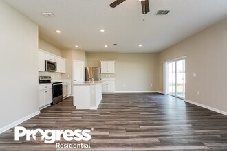 811 Kings Pine Ct in Ruskin, FL - Foto de edificio - Building Photo