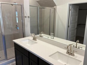 5900 Whisper Crk Dr in Georgetown, TX - Building Photo - Building Photo