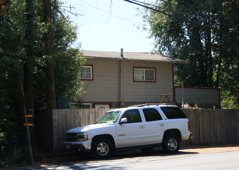 14615 River Rd in Guerneville, CA - Building Photo