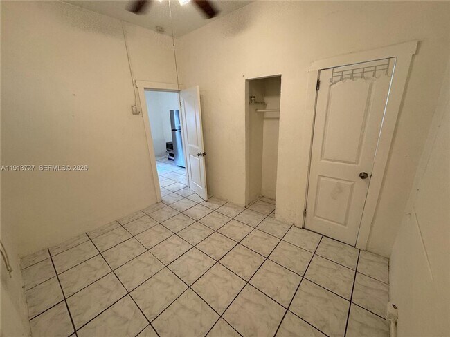 2549 NE 190th St in Miami, FL - Building Photo - Building Photo