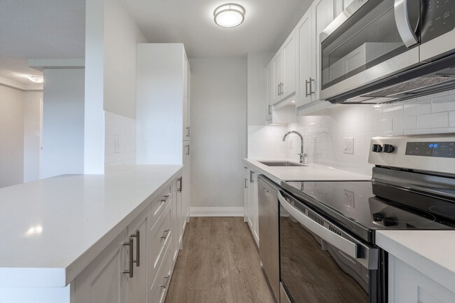 1640 Lawrence in Toronto, ON - Building Photo - Building Photo