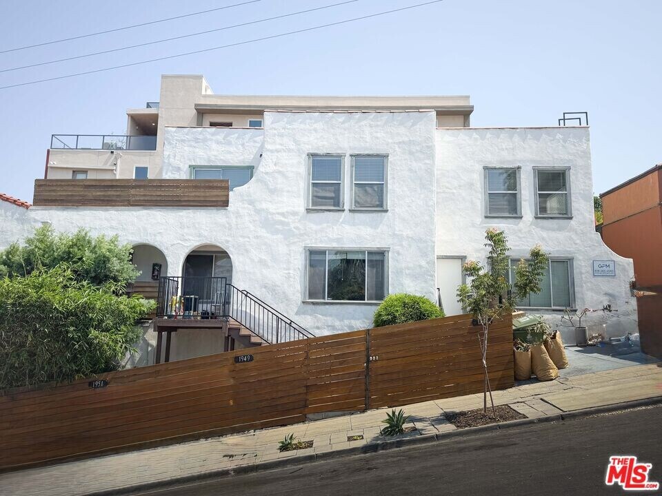 1947 Clinton St in Los Angeles, CA - Building Photo