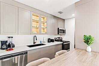 8115 Thomas Dr in Panama City, FL - Foto de edificio - Building Photo